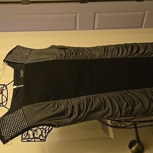 Laundry sz 4 Black and Gray dress with shirred gray sides and black f/b panel